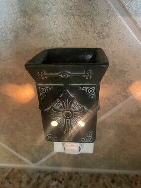 Charity Cross Scentsy Retired Plug In Electric Wax Warmer W/Box